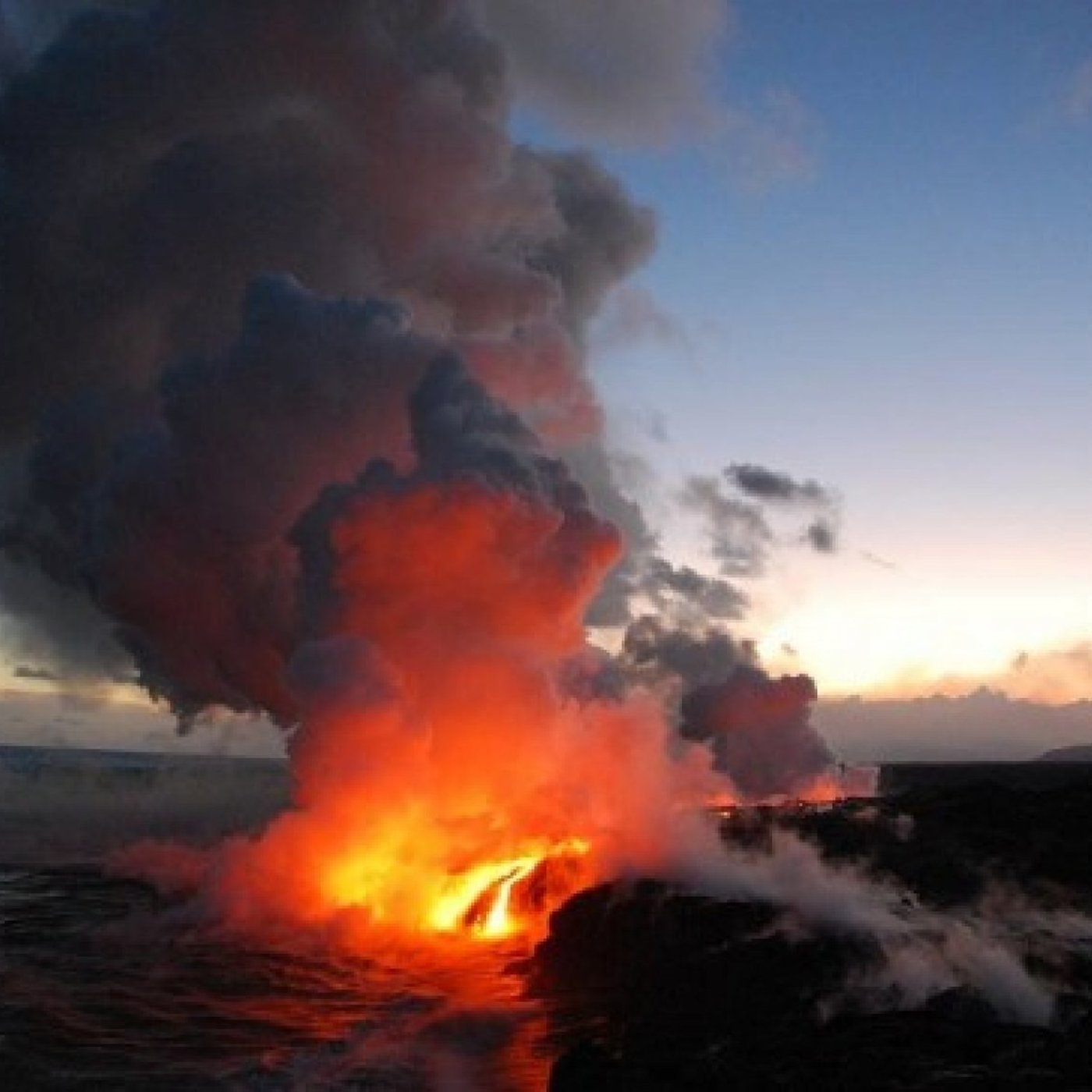 Извержение вулкана уничтожило город. Гавайский вулкан Килауэа. Извержение вулкана на Гавайях. Подводный вулкан Эль Фуэго. Лоихи вулканы Гавайев.