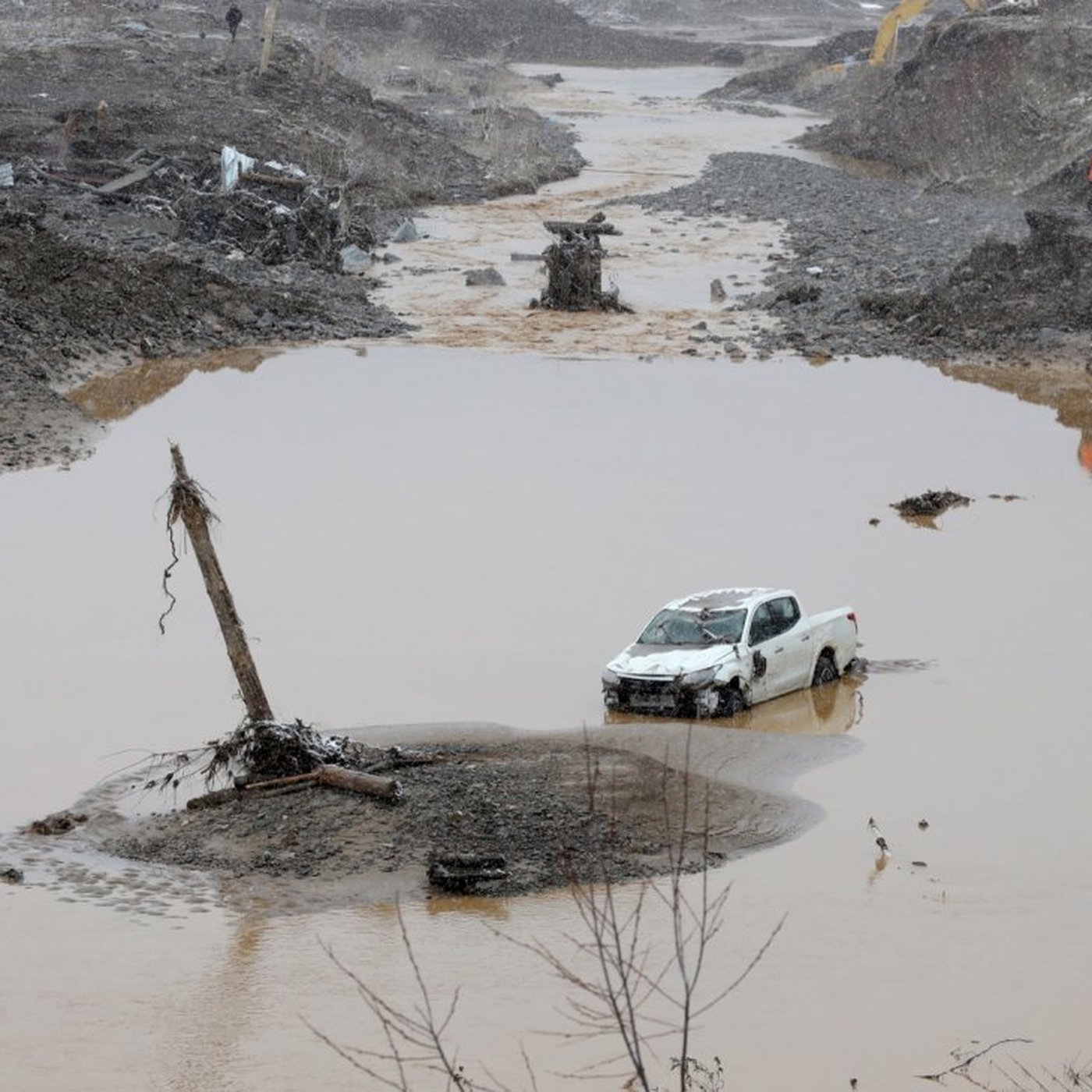 Разрушение плотины. Прорыв дамбы. Прорыв платины в карелии. Прорыв платины в карелии. Прорыв дамбы в красноярском крае 19 октября.