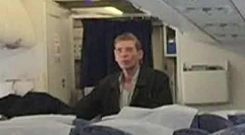 Слетал к жене: угонщика самолета назвали "влюбленным идиотом"
