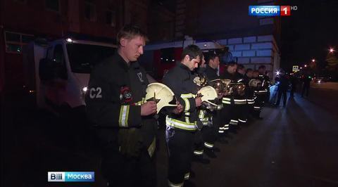 Погибших московских пожарных почтили прощальными сиренами