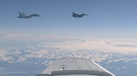 Российские Cу-27 поднимались на перехват американских бомбардировщиков