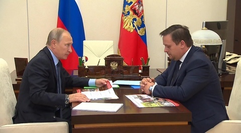 Путин передал Никитину зеленую папку с "Прямой линии"