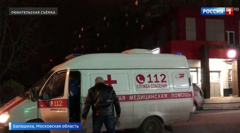 В Балашихе мужчина напал на скорую в ответ на просьбу уступить дорогу. Видео