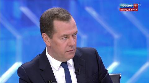 Медведев не видит себя президентом, но поддержит Путина