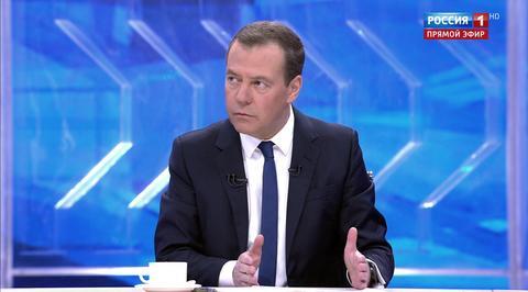 Премьера спросили, почему из аптек вымываются дешевые лекарства