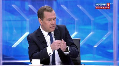 Медведев объяснил, почему не будет судиться с Навальным
