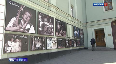 Революций не будет: Женовач встретился с труппой МХТ имени Чехова