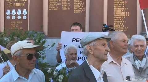 Националисты не дали пожилым одесситам отметить Первомай