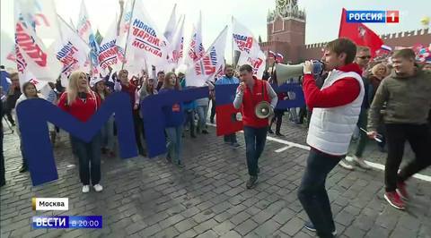 Первомайские демонстрации собрали около трех миллионов россиян