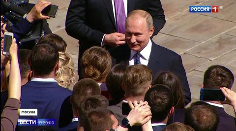 Инаугурация Путина глазами молодежи и корреспондента "Вестей"