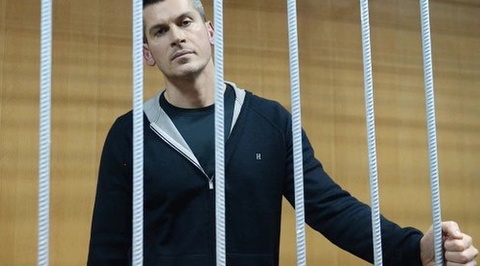 Банда Магомедовых: братьев обвинили в мошенничестве и растрате