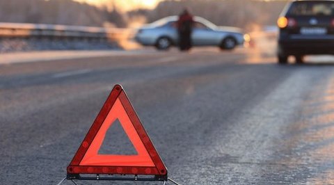 Пьяный водитель грузовика протаранил столб в Братске