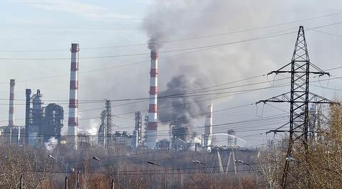 Небольшой дрон упал на территории НПЗ в Москве