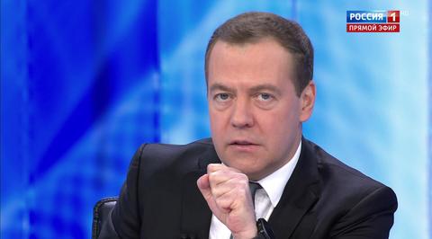 Дмитрий Медведев о пенсиях, бензине, санкциях и валюте