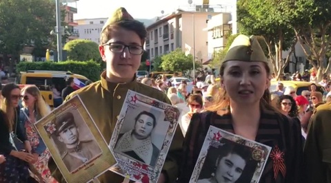 Миллионы людей во всем мире прошли в "Бессмертном полку"