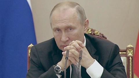 Разговор с Артемьевым: ладони Путина превратились в кулаки