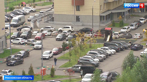 место для инвалидов на парковке. многоуровневая парковка арлан тольятти. стоянки непроданных машин в россии. парковки подмосковья. где паркуются депутаты госдумы.