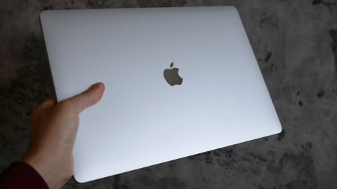 Фальшивый курьер похитил из московского офиса Macbook с аксессуарами