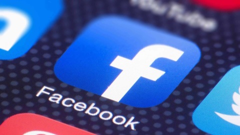 Facebook поспорил с президентом США