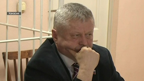 Напавший на журналиста хакасский чиновник получил два года условно