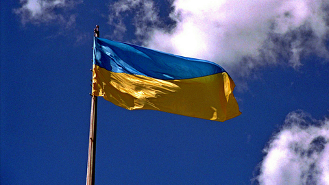 Украинский флаг с ратуши Висмара сорвали и испортили