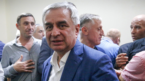 Хаджимба направил в парламент Абхазии заявление об отставке