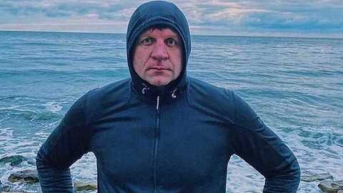 Александр Емельяненко решил жениться на бывшей супруге