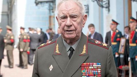 Лейтенантом поднимал бойцов в атаку: умер последний министр обороны-фронтовик