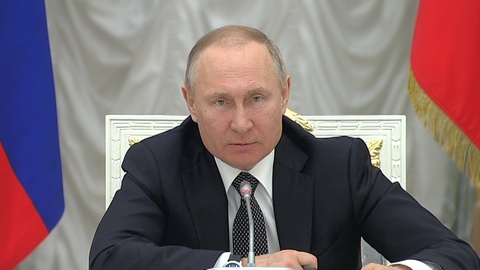 Путин: внесено около 900 предложений по поправкам в Конституцию