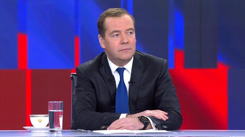 Надо учесть ошибки, сделанные при старте нацпроектов, считает премьер