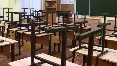 Примерно 15 школьных классов и одну группу детского сада в Ноябрьске отправили на карантин