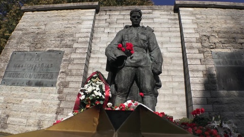 Премьер Эстонии объяснила, почему хочет убрать советские памятники
