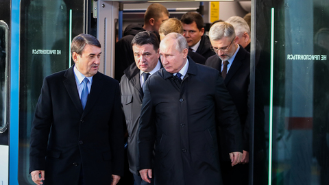 Спасибо от москвичей: Путин получил именную "Тройку" и проехался по МЦД
