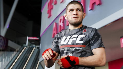 UFC. Нурмагомедов анонсировал бой с Сен-Пьером в апреле