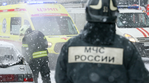 В Шахтах из-под завалов спасены ребенок и его мать