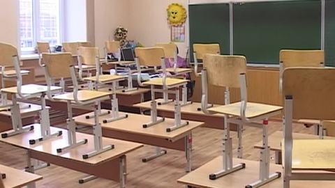 В Смоленске девочка выпала из окна школы, ситуация на контроле у губернатора
