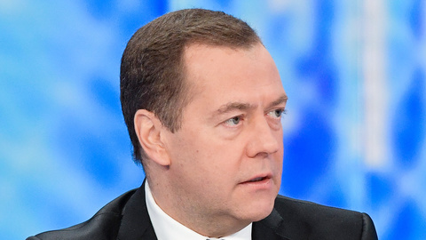 Медведев: нам выгодно платить в рублях, но отмена доллара абсурдна