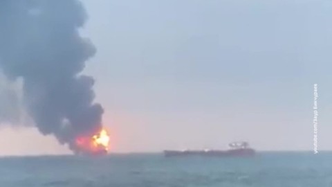 Горящие танкеры: надежды найти моряков живыми нет