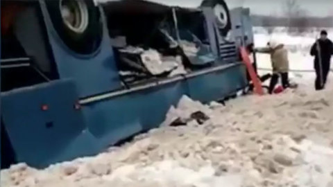 МВД: опрокинувшийся автобус вез детей в филармонию, есть жертвы