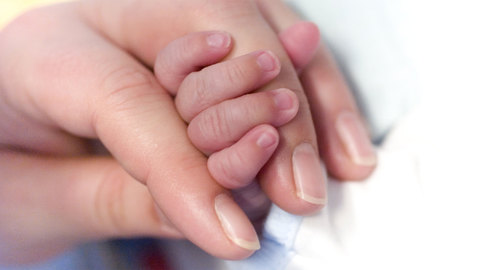 Из больницы выписали девочку, родившуюся с рекордными 212 граммами
