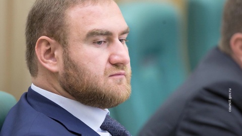 Арашуков единогласно лишен звания сенатора