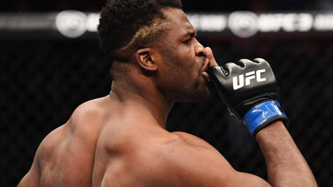 "Не договорились". Лучший тяжеловес UFC отказался от титулов