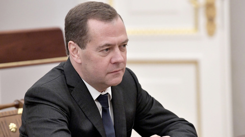 Выборы в Раду: Медведев поздравил Медведчука