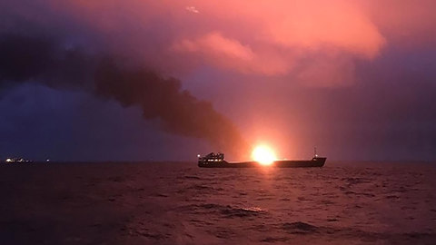 В Черном море спустя полтора месяца прекратился пожар на танкере "Маэстро"