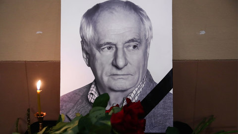 Марка Захарова проводили в последний путь аплодисментами