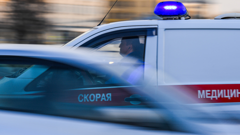 Грузовик провалился в техническую яму в Омской области
