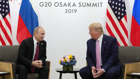 Лавров, Песков и Ушаков рассказали о переговорах Путина с Трампом