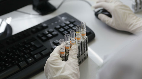 Больше половины россиян хотят, чтобы их дети работали в науке