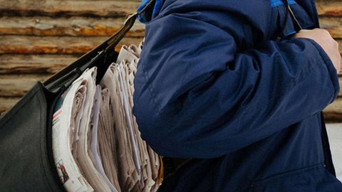 В новосибирском поселке рецидивист украл у почтальона 300 тысяч рублей