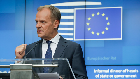 Туск решил оставить пост главы крупнейшей фракции Европарламента